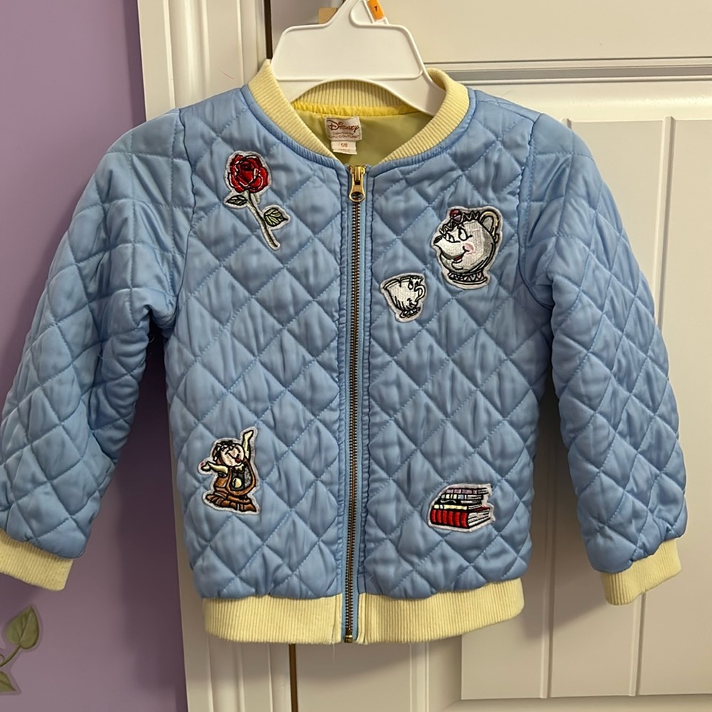 🎉🎉🎉Extremely cute and unique quilted Disney Jacket, great condition.